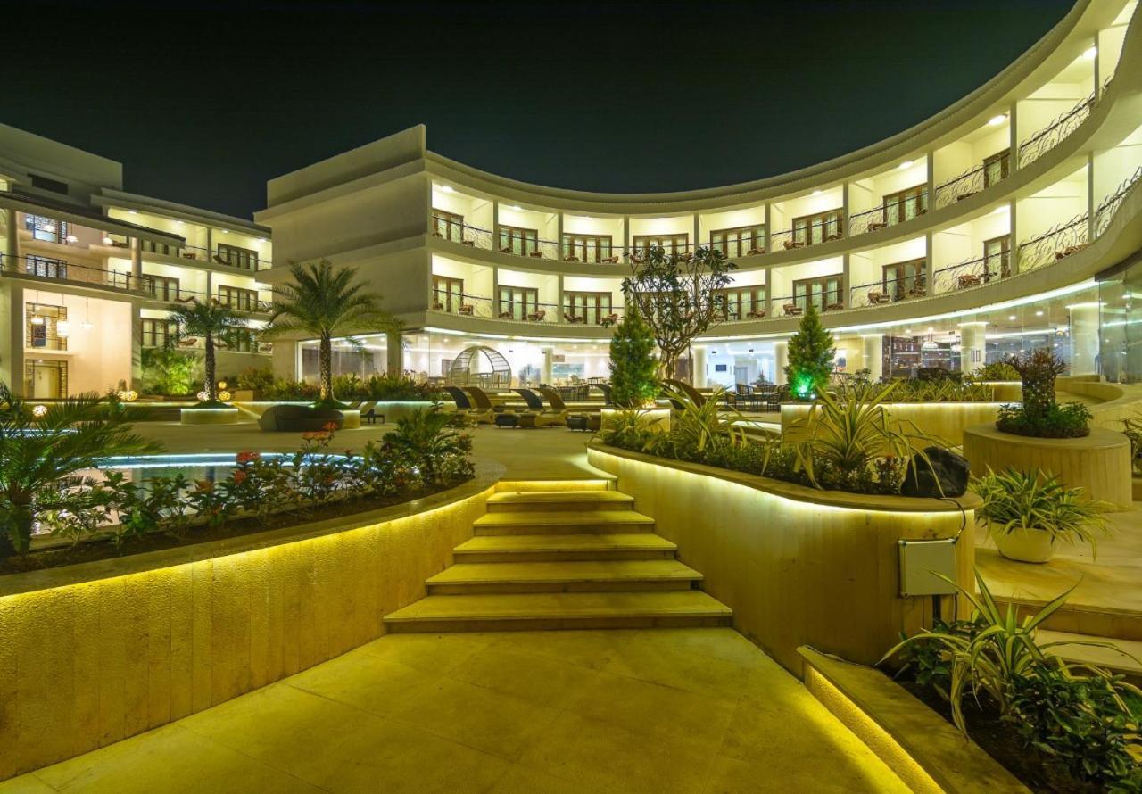 Park Regis Goa Hotell Arpora Exteriör bild